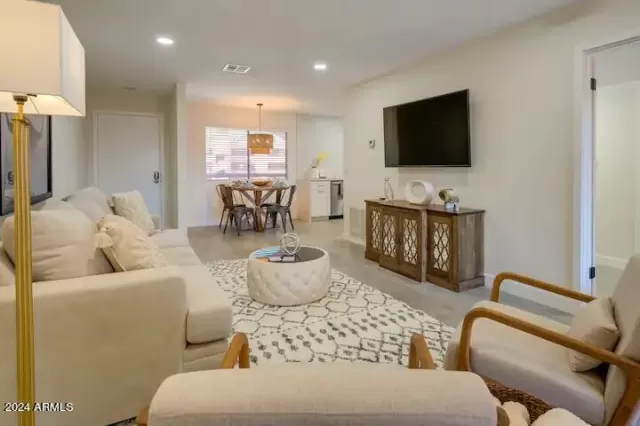 MLS: 6722117 Condo For Sale