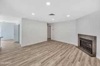 Photo #4: 6722359 Listing