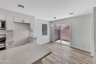 Photo #5: 6722359 Listing