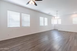 Photo #5: 6722531 Listing