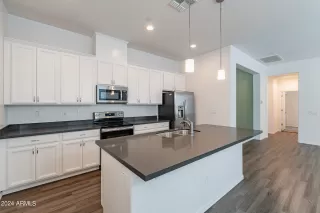 Photo #6: 6722531 Listing