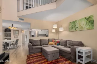 Photo #6: 6722689 Listing