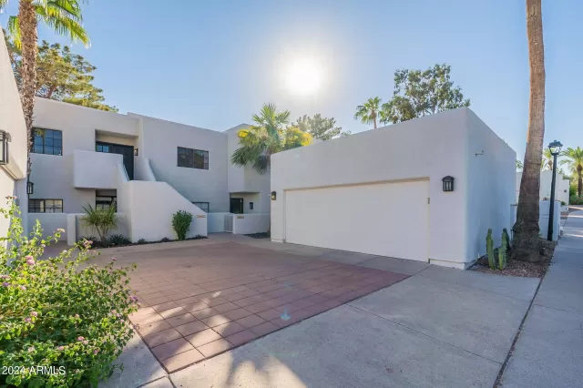 MLS: 6722709 Condo For Sale