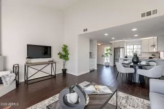 Photo #5: 6722709 Listing