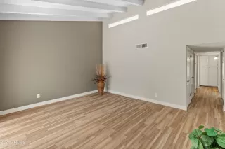 Photo #4: 6722989 Listing