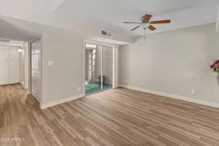 Photo #5: 6722989 Listing