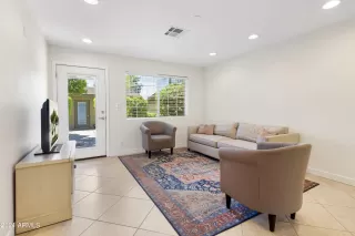 Photo #3: 6722999 Listing