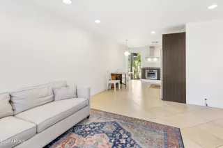 Photo #4: 6722999 Listing