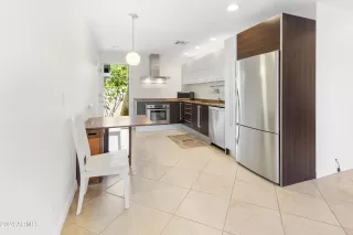 Photo #5: 6722999 Listing