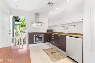 Photo #6: 6722999 Listing