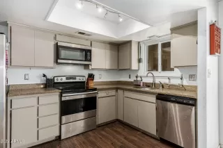More Details about MLS # 6723045 : 1804 W FRIER DRIVE
