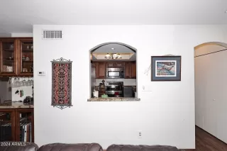 Photo #6: 6724750 Listing