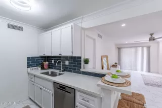 Photo #3: 6724935 Listing