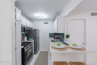 Photo #5: 6724935 Listing