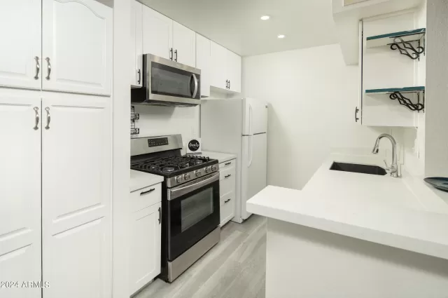 MLS: 6724984 Condo For Sale