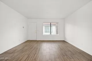 Photo #4: 6725284 Listing