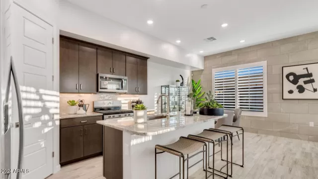 MLS: 6725379 Condo For Sale
