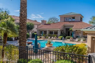 Photo #5: 6725385 Listing