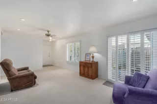 Photo #5: 6725828 Listing