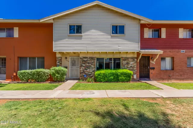 MLS: 6725938 Condo For Sale