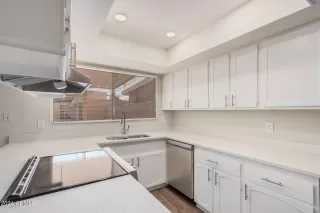 Photo #6: 6725943 Listing