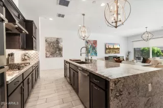 Photo #3: 6726357 Listing