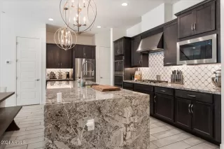 Photo #4: 6726357 Listing