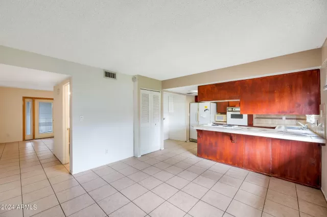 MLS: 6726547 Condo For Sale