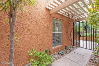 Photo #5: 6726836 Listing