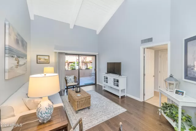 MLS: 6727690 Condo For Sale