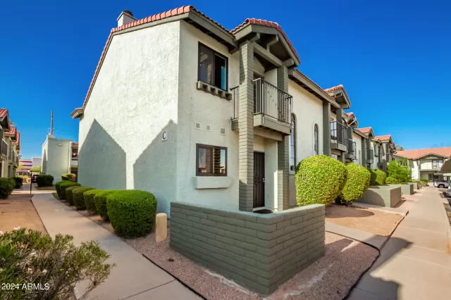 MLS: 6728121 Condo For Sale