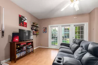 Photo #6: 6728121 Listing