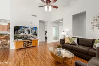 Photo #4: 6728186 Listing