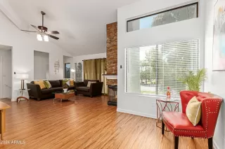 Photo #5: 6728186 Listing