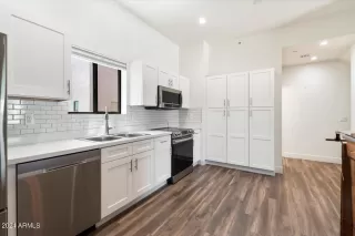 More Details about MLS # 6728601 : 1617 W COLTER STREET#16