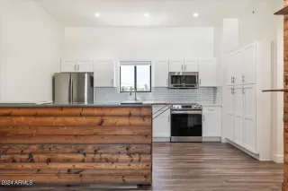 Photo #5: 6728601 Listing