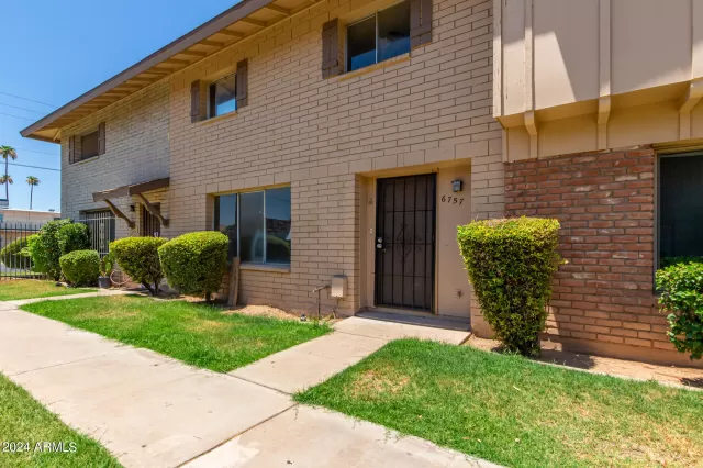 MLS: 6728892 Condo For Sale