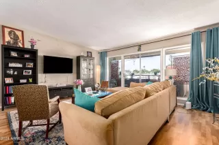 Photo #5: 6728958 Listing