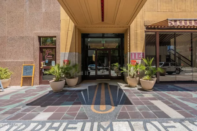 MLS: 6729113 Condo For Sale