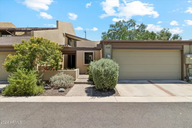 MLS: 6729471 Condo For Sale