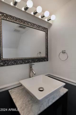 Photo #5: 6730256 Listing