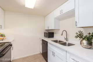 Photo #2: 6730389 Listing 