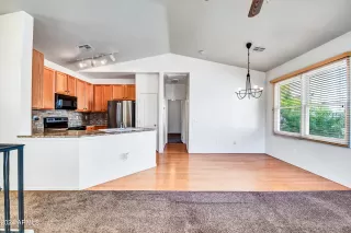 Photo #3: 6730407 Listing