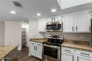 Photo #6: 6730459 Listing