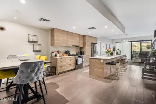 Photo #4: 6730622 Listing