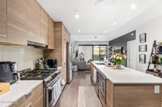 Photo #6: 6730622 Listing