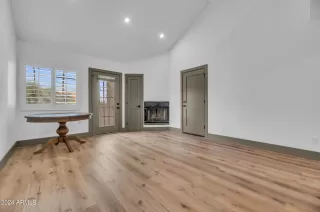 Photo #5: 6730987 Listing