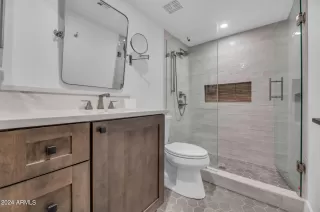 Photo #6: 6730987 Listing