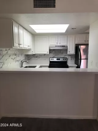 Photo #4: 6731195 Listing