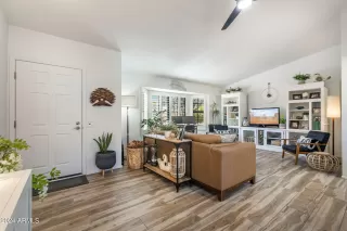 Photo #5: 6731644 Listing